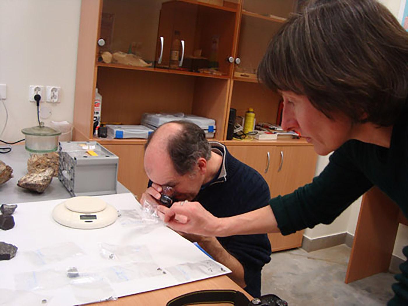 Jennikens and Popova examine meteor fragments, credit: P. Jenniskens