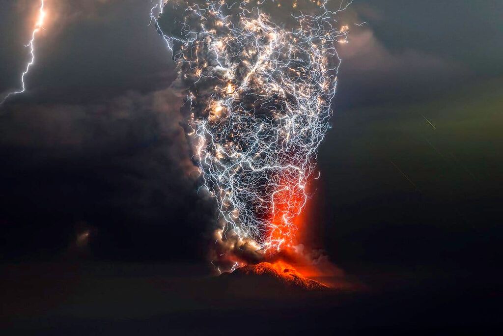 Volcanic Lightning